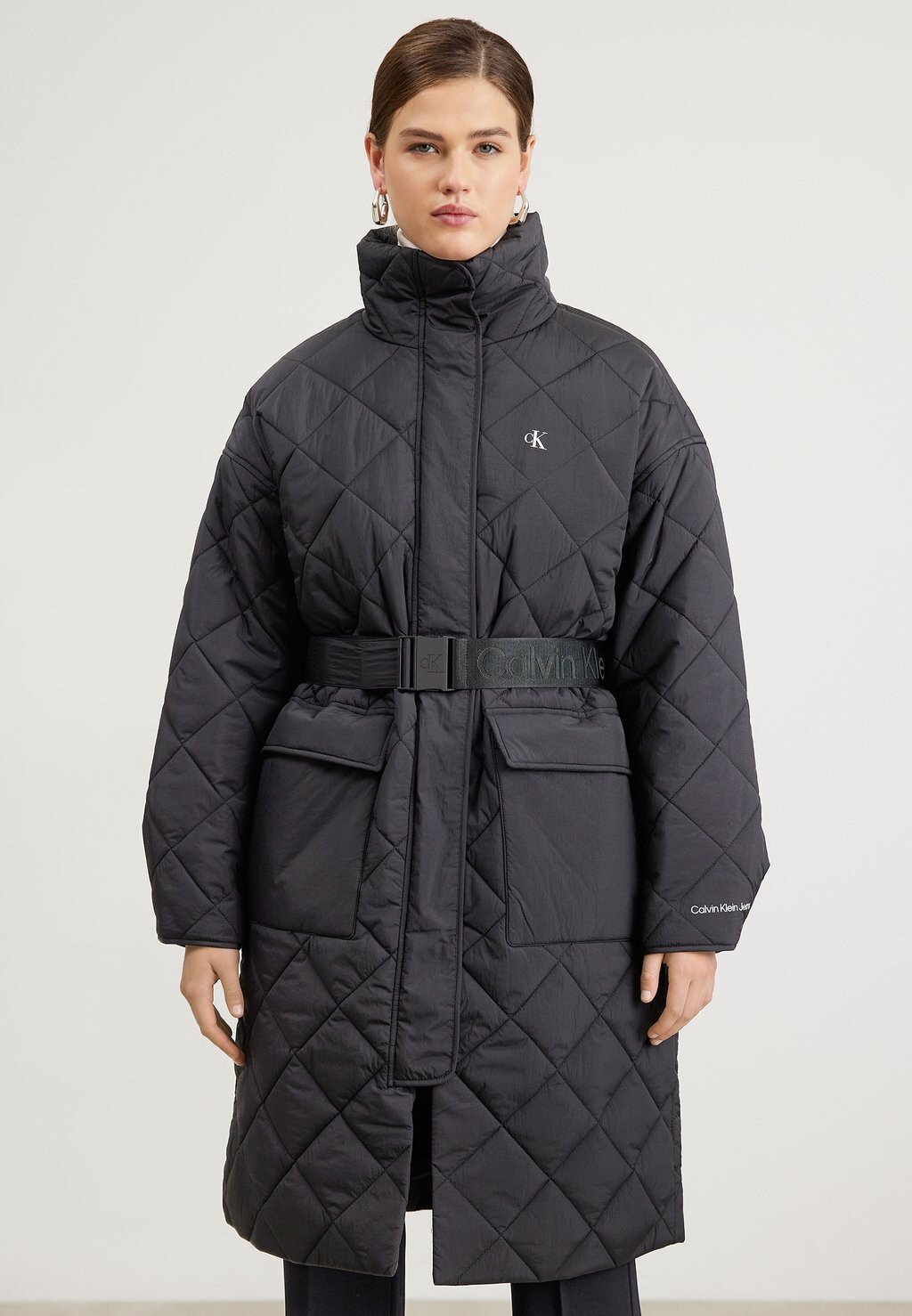 

Зимнее пальто СТЕГАНОЕ ПАЛЬТО С ПОЯСОМ Calvin Klein Jeans, черный