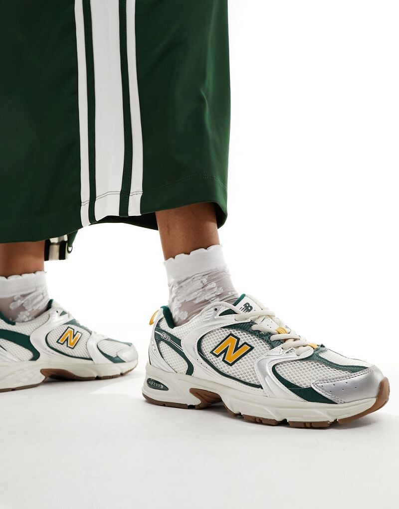 

Бело-зеленые и золотые студенческие кроссовки New Balance 530 эксклюзивно на ASOS
