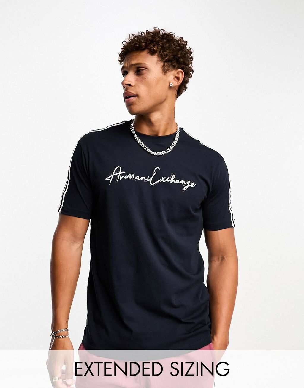 

Темно-синяя футболка с текстовым логотипом Armani Exchange