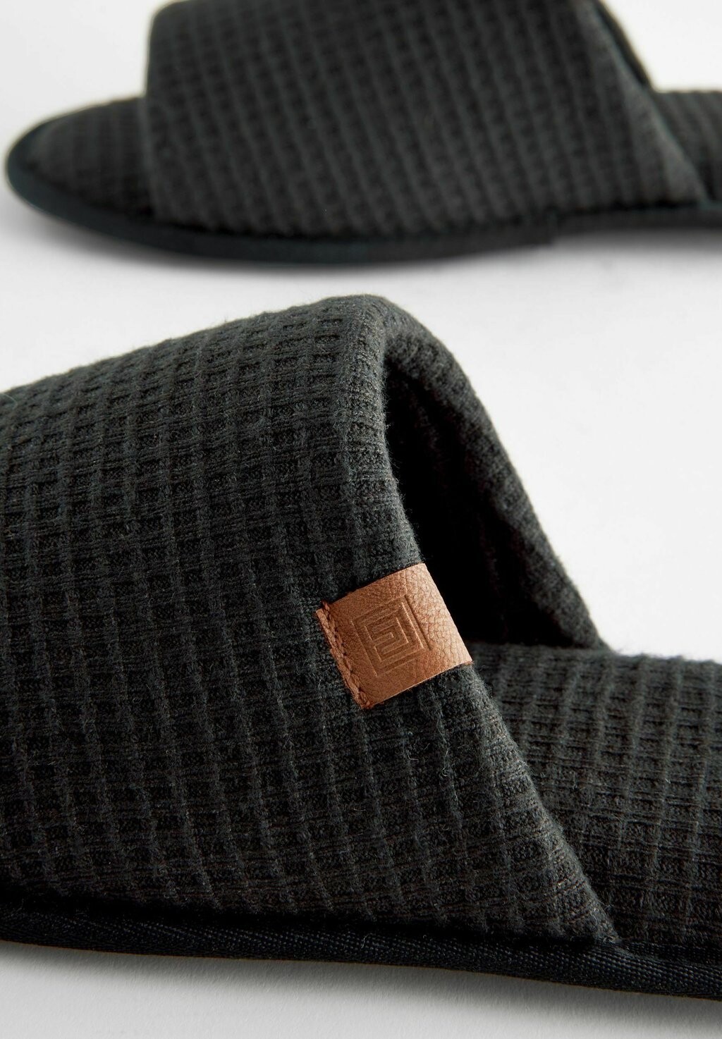 

Тапочки PADDED TEXTURED Next, черный