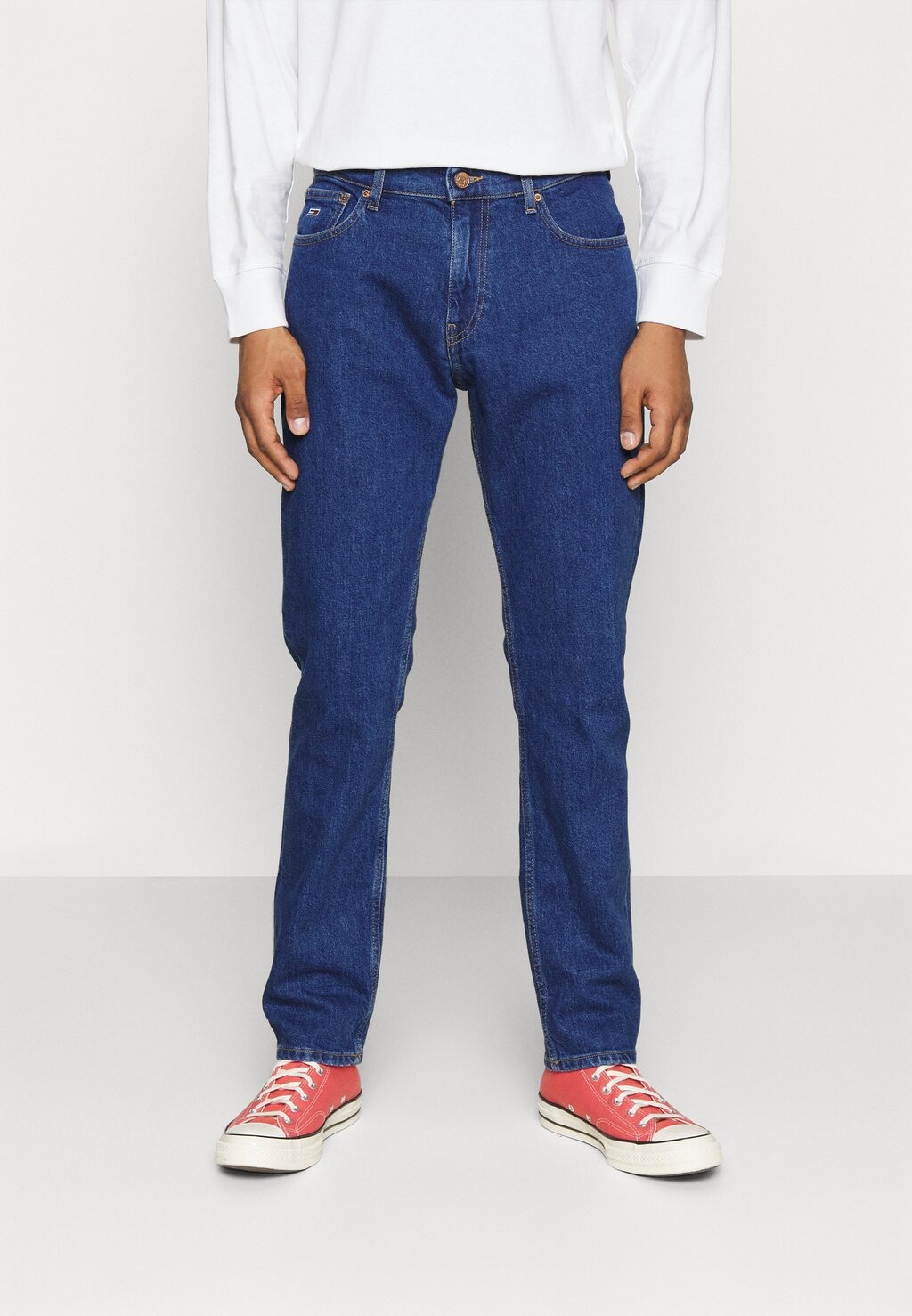 

Джинсы прямого кроя Tommy Jeans