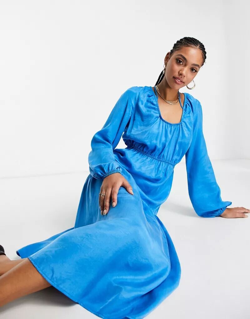 

Ярусное платье миди со сборками и завязками Topshop
