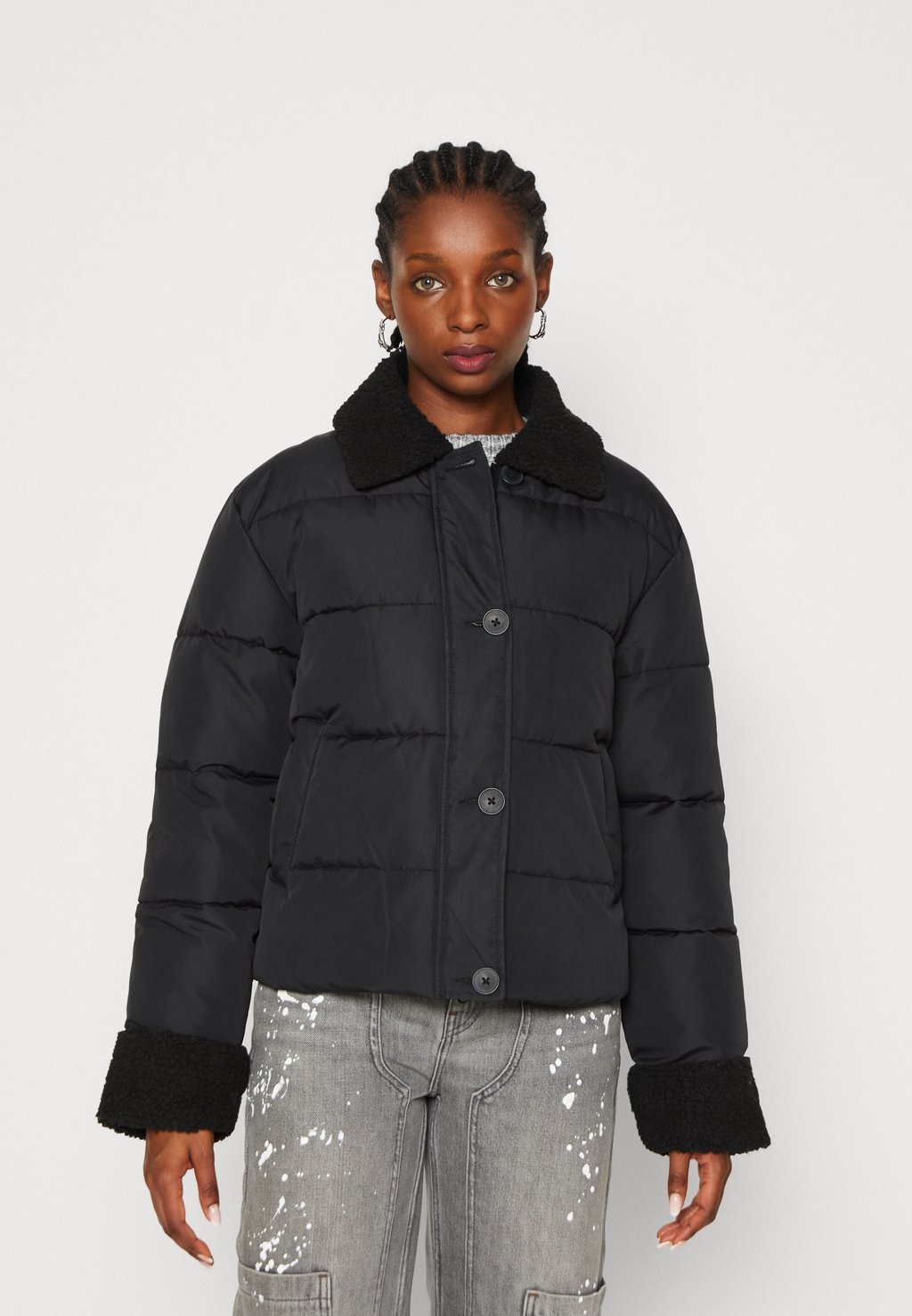 Зимняя куртка JDY JDYVESLA SHORT PADDED JACKET, черный куртка укороченная утепленная women s short padded jacket
