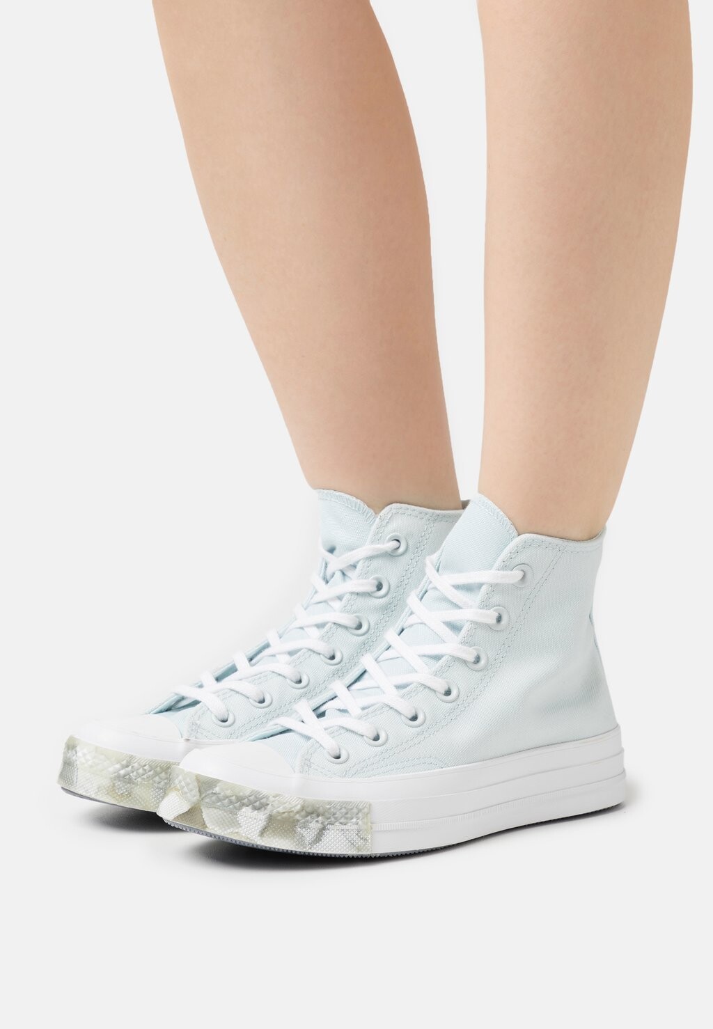 

Высокие кроссовки Converse