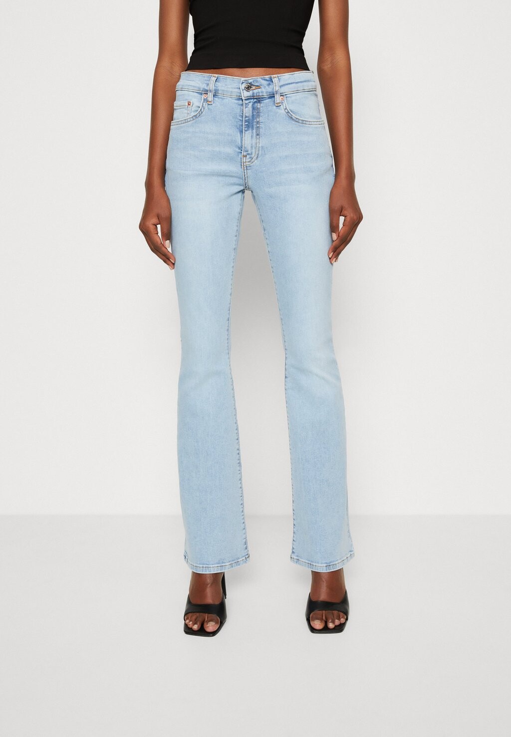 

Джинсы Bootcut Gina Tricot