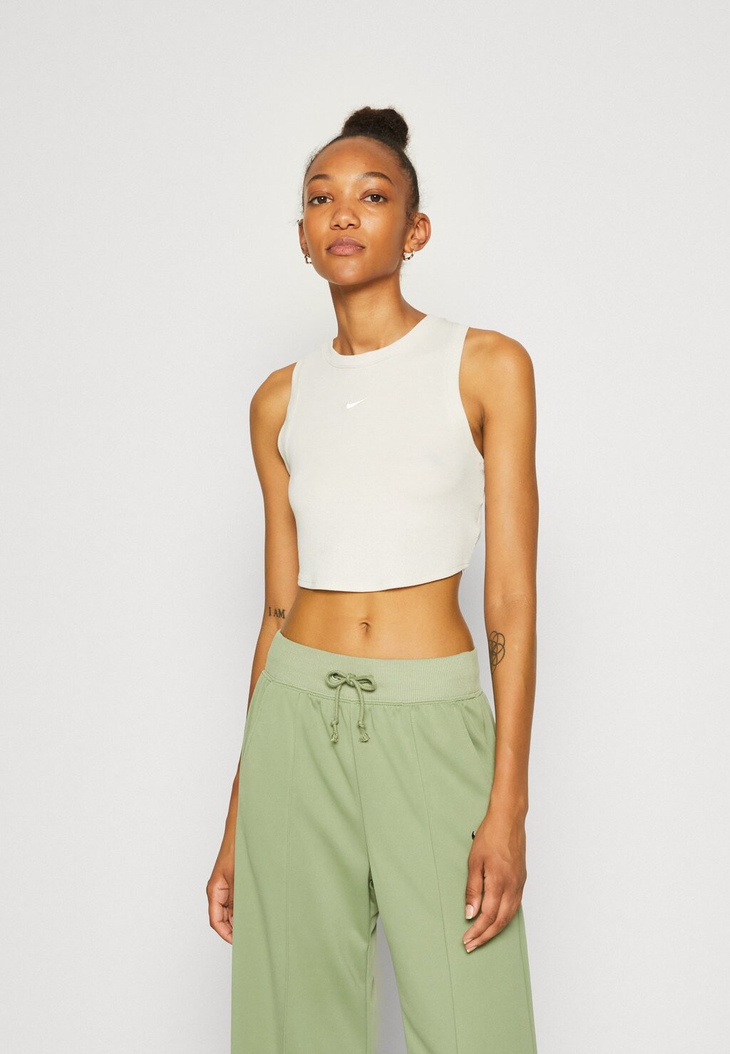 

Топ Nike