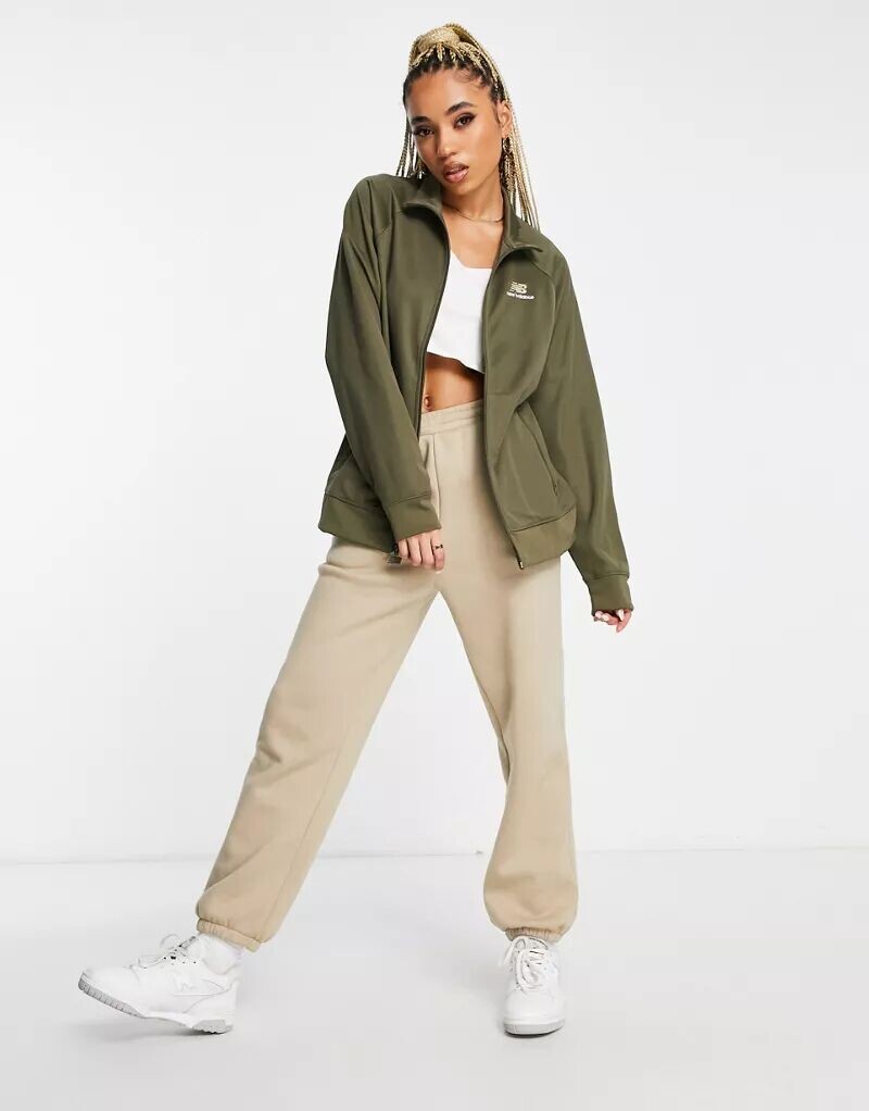 

Спортивная куртка цвета хаки New Balance