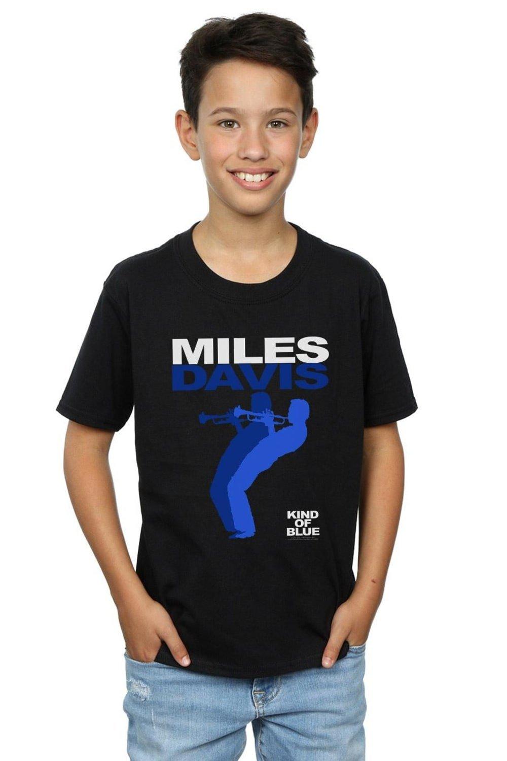 Вид синей футболки Miles Davis, черный