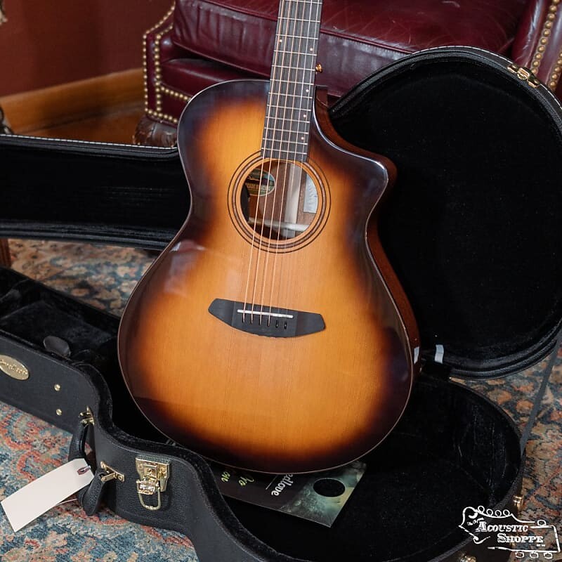 

Акустическая гитара Breedlove Organic Pro Solo Concert Red Cedar/African Mahogany Edgeburst Cutaway со звукоснимателем Fishman #0002 SLCN44CERCAM
