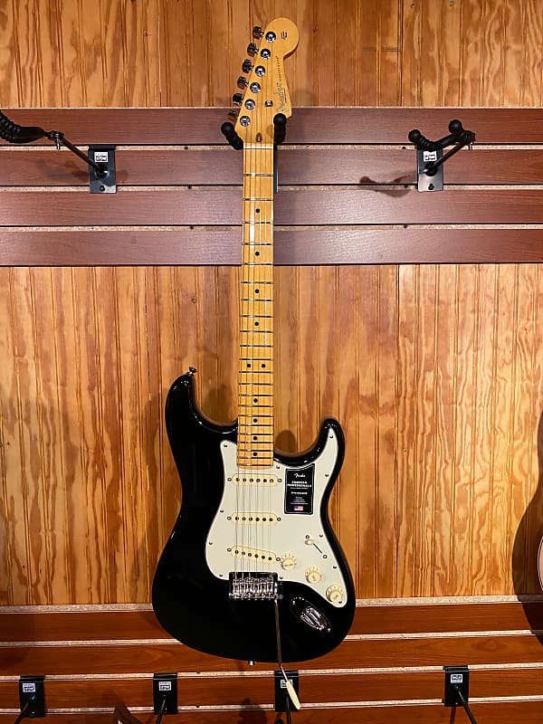 цена Fender American Professional II Stratocaster с кленовым грифом 2020 - Present Black American Professional II Stratocaster with Maple Fretboard
