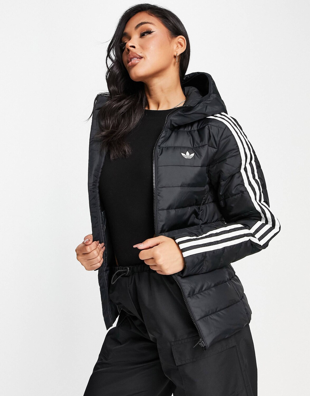 

Черная узкая пуховая куртка с трилистником adidas Originals, Черный