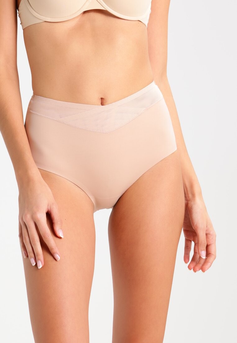 Корректирующее белье Triumph – заказать из-за границы с доставкой в«CDEK.Shopping»