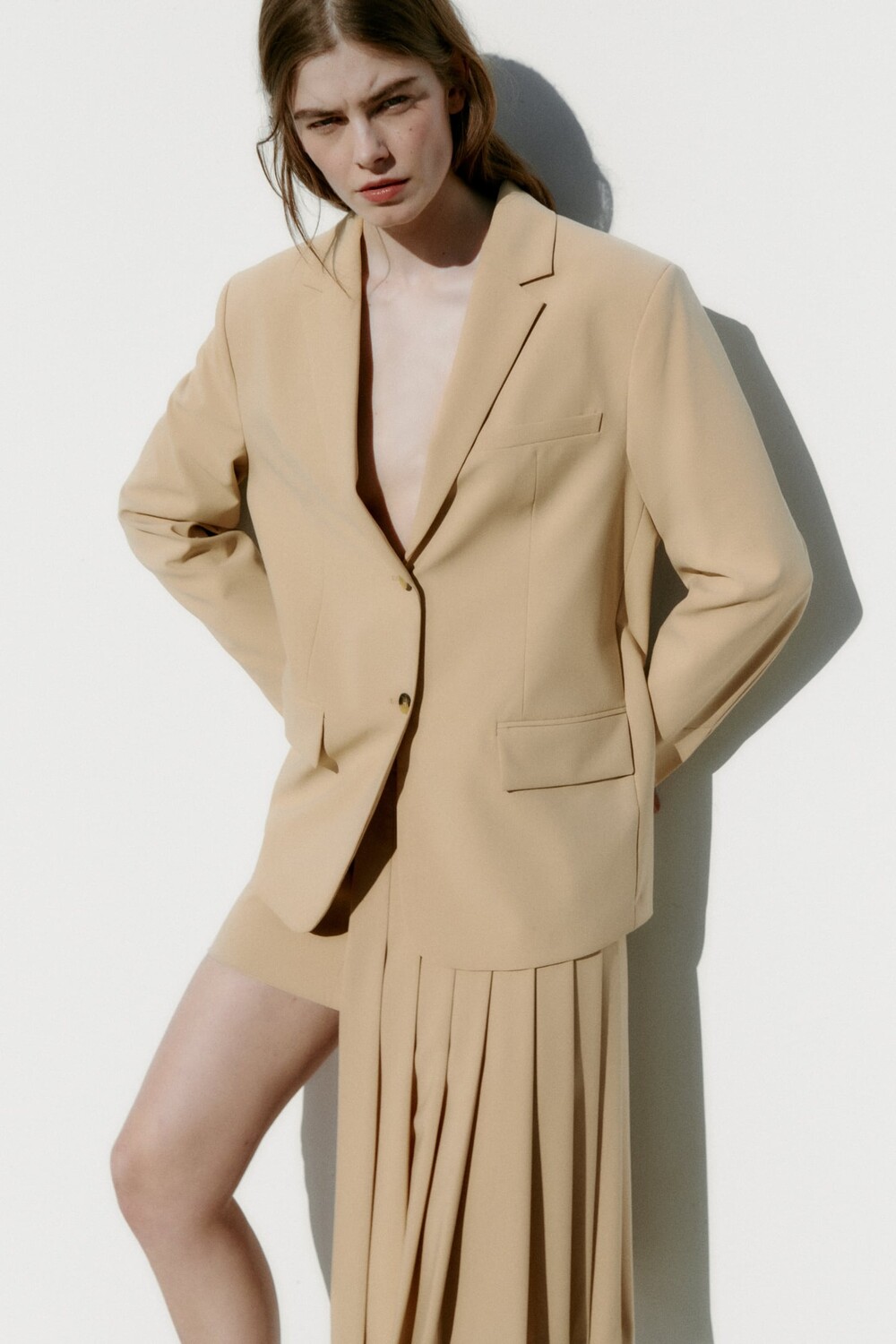 

Мужской пиджак с открытой спиной ZARA, кэмел