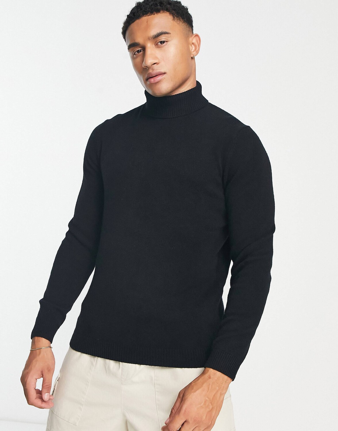 

Черный джемпер из овечьей шерсти с высоким воротником ASOS DESIGN