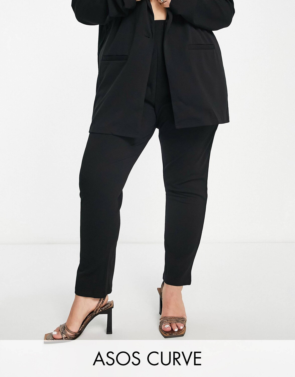 

Черные зауженные брюки из джерси ASOS DESIGN Curve, Черный