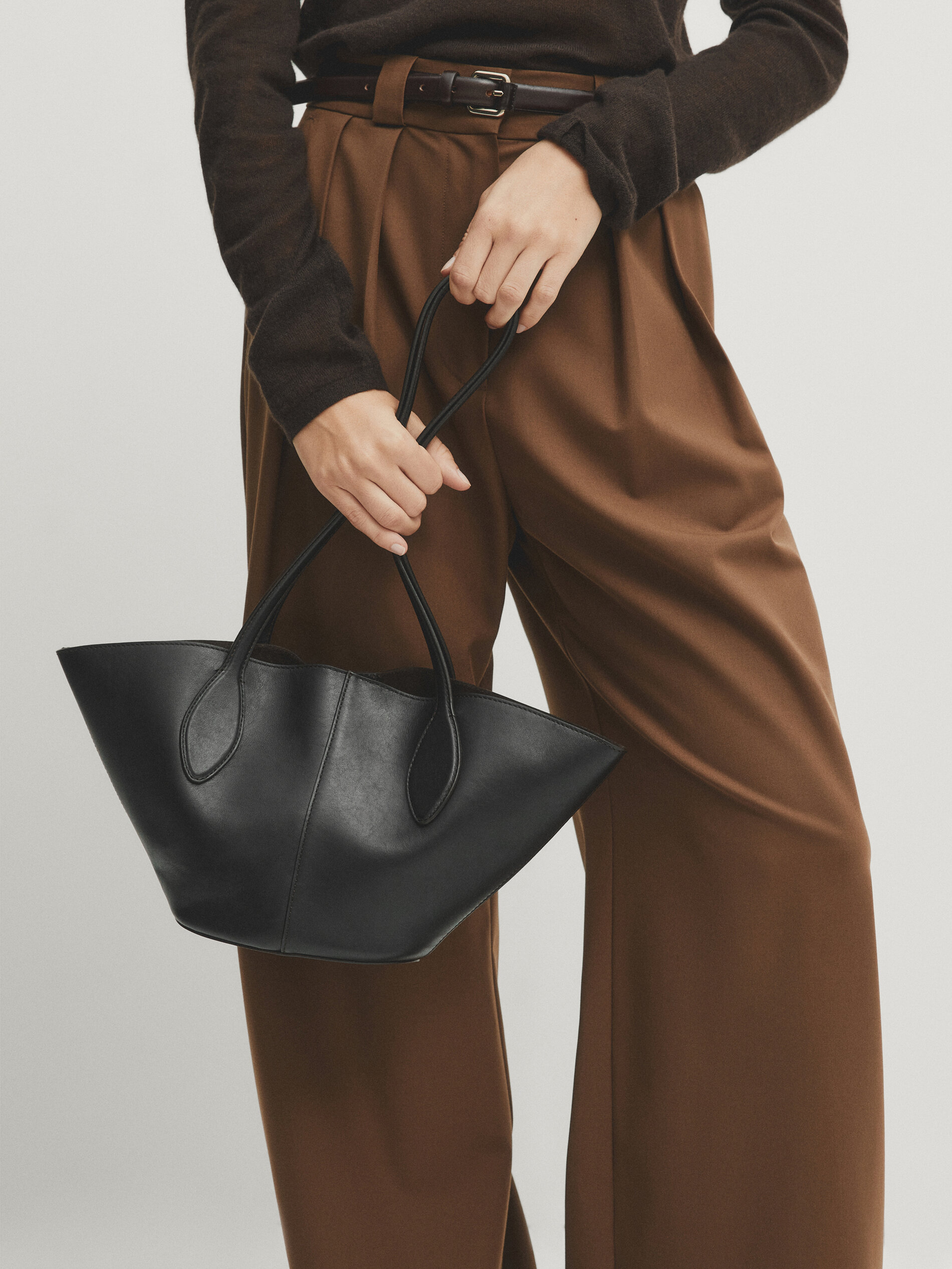 Сумка Massimo Dutti Nappa Leather Mini Tote With Long Strap, коричневый