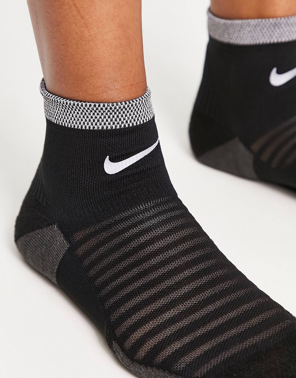 

Черные носки до щиколотки унисекс Nike Running Spark Cushioned