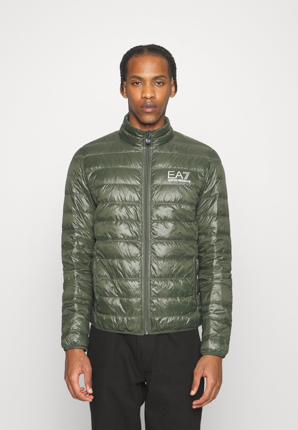 

Пуховик EA7 Emporio Armani, темно-зеленый