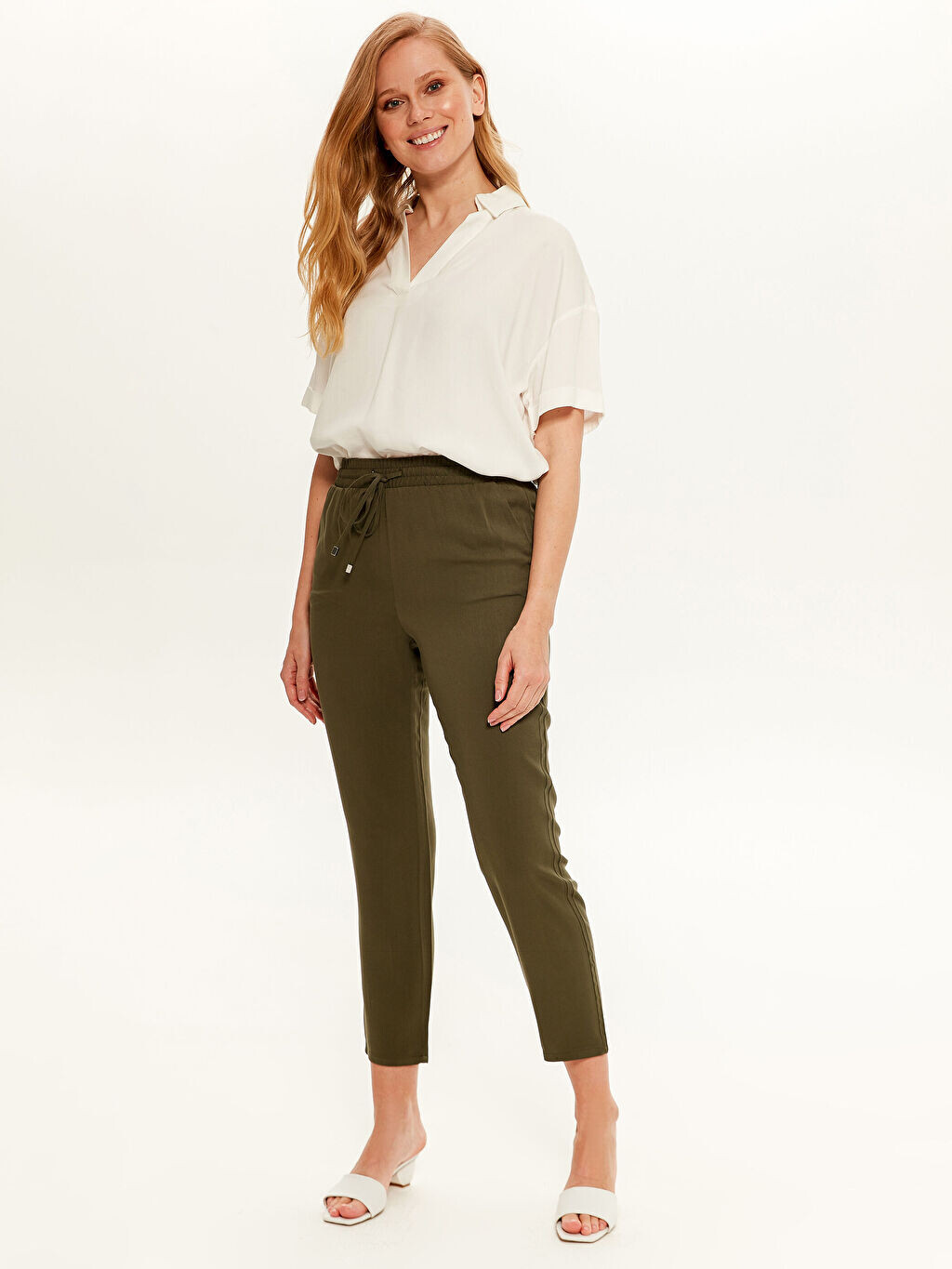 

Прямые женские брюки Carrot Cut LC Waikiki Basic