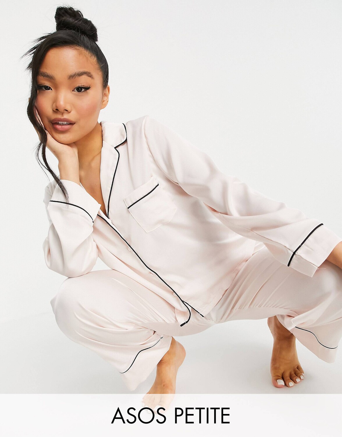 

Розовая атласная рубашка с длинным рукавом и брюки ASOS DESIGN Petite