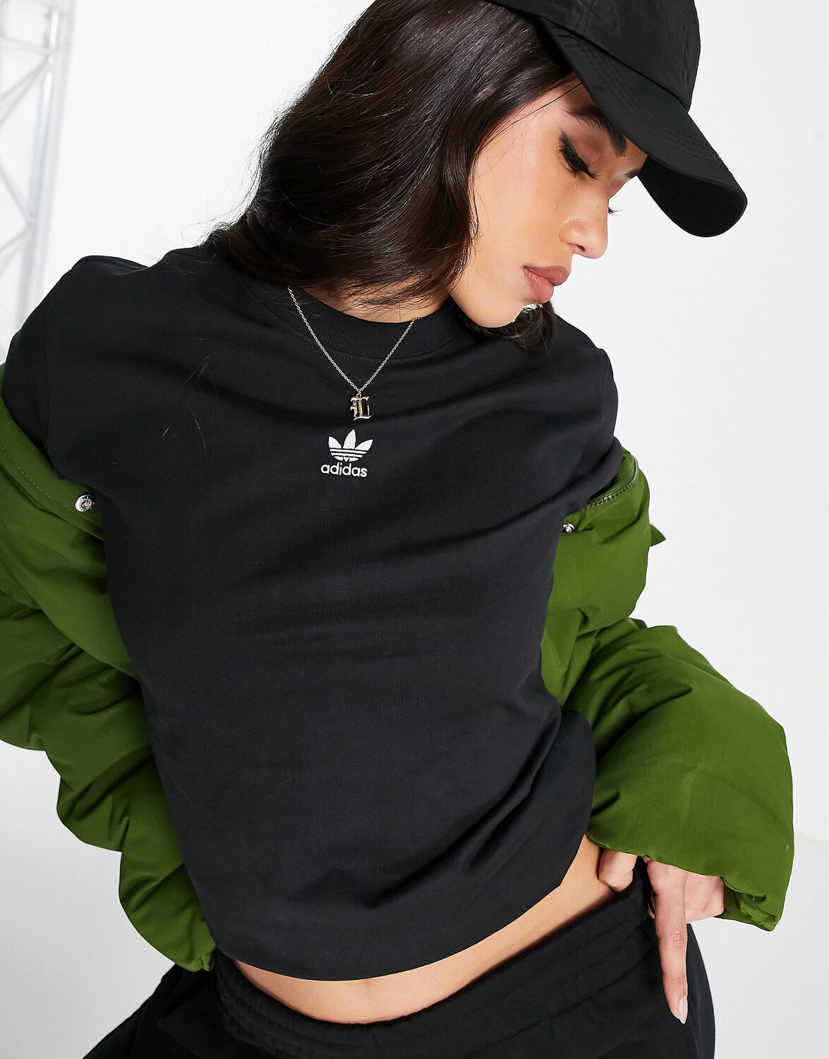 

Черная футболка с трилистником adidas Originals Essentials