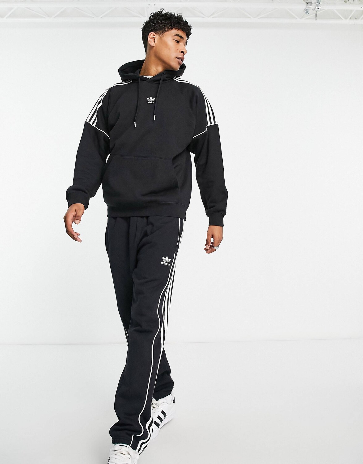 

Черные спортивные штаны с 3 полосками и логотипом adidas Originals Rekive
