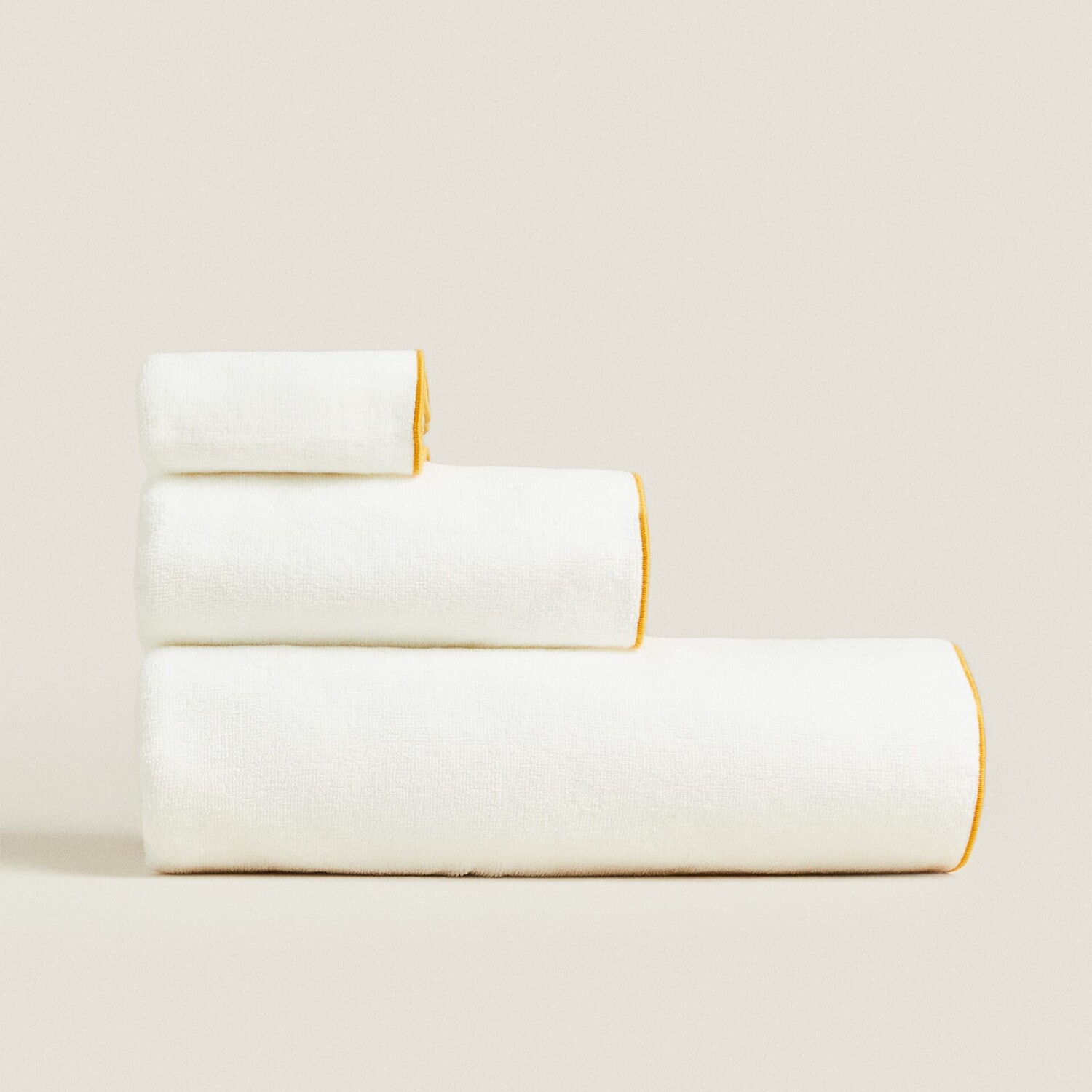 

Полотенце хлопковое с оверлоком Zara Home Cotton Towel With Overlock, белый/желтый