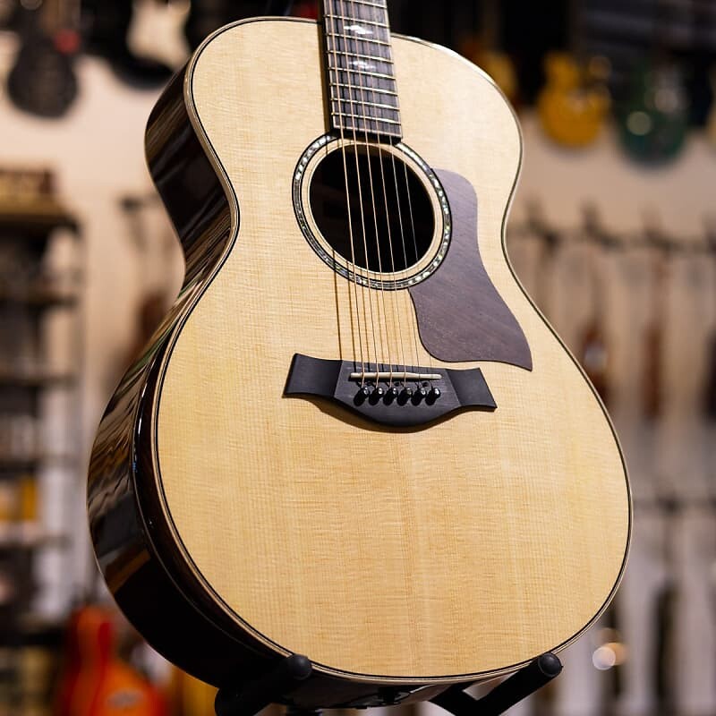 

Taylor 812e Grand Concert Acoustic/Electric с роскошным жестким кейсом