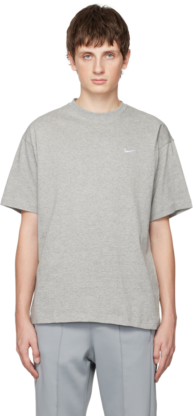 

Серая футболка Solo с вышивкой Nike