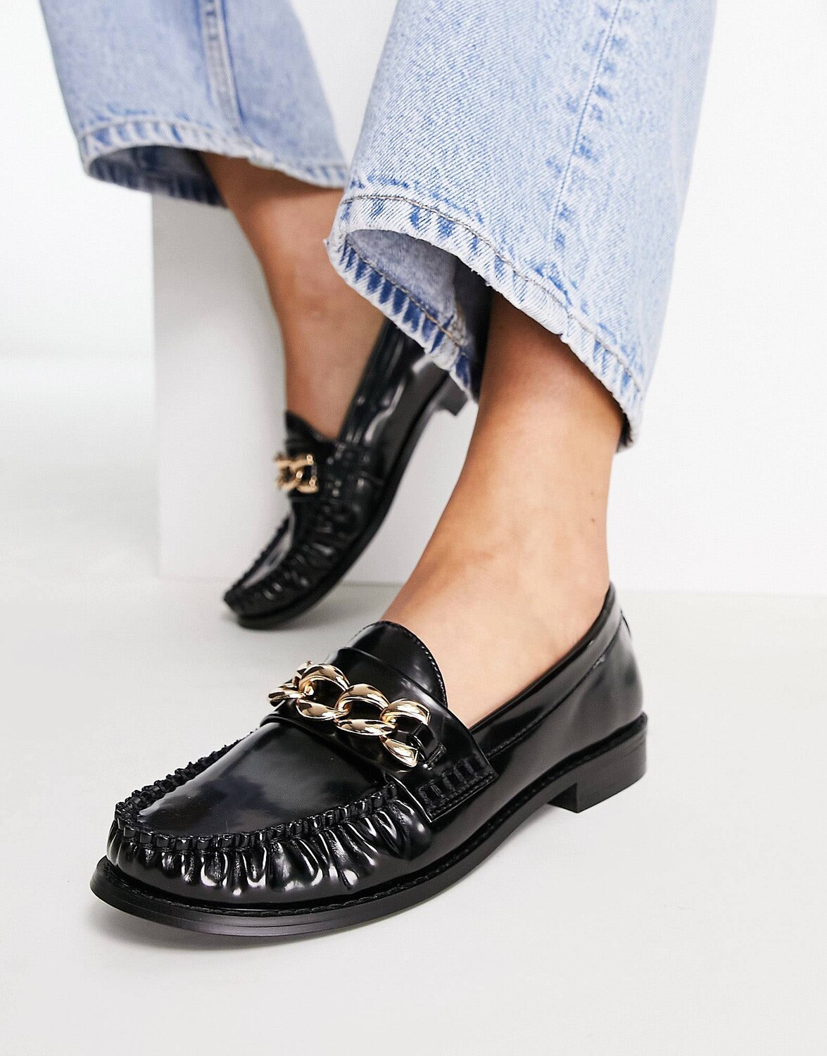 

Черные лоферы на плоской подошве с магнитной цепочкой ASOS DESIGN, Черный