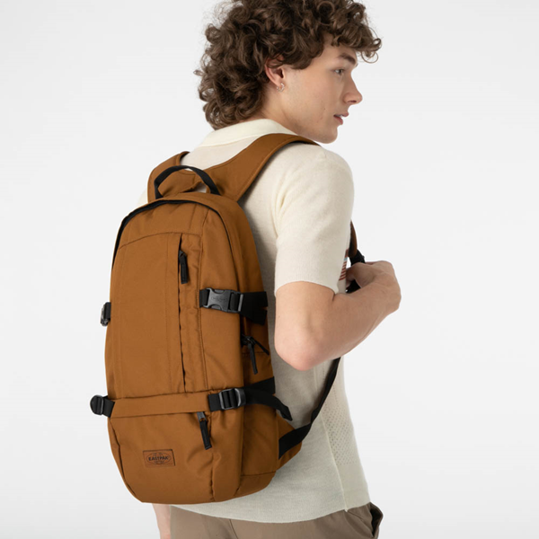 Рюкзак Eastpak Floid, коричневый цена и фото