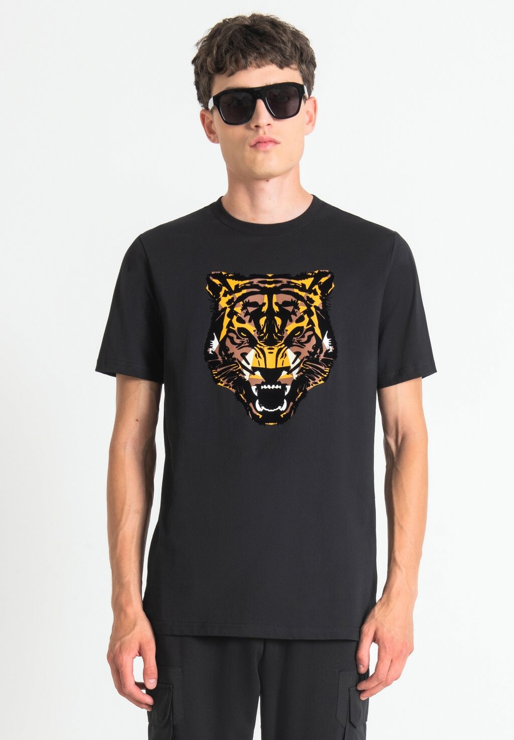 

Футболка с принтом Regular-Fit T-Shirt With Tiger Print Antony Morato, черный