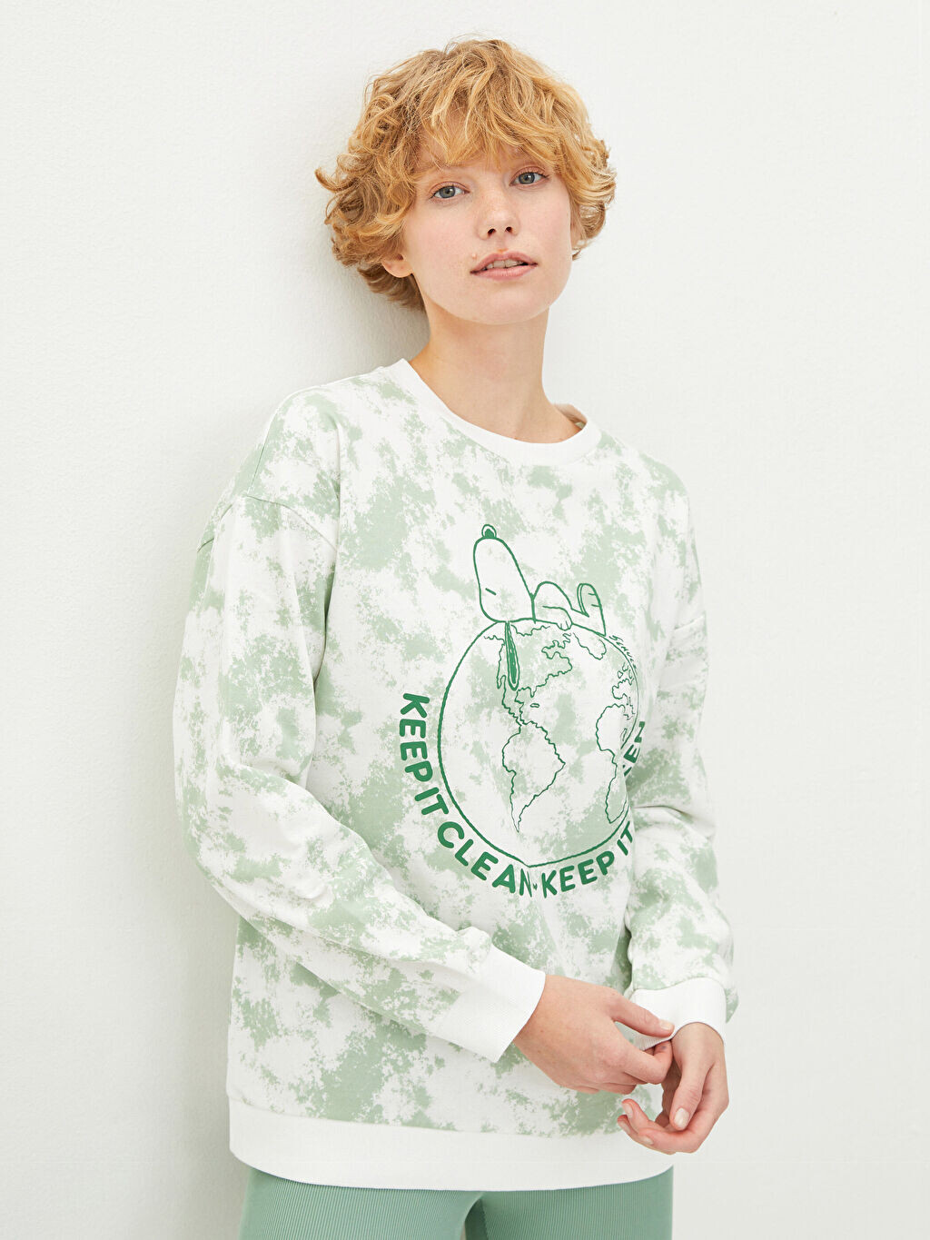 

Женская толстовка с длинным рукавом и принтом Snoopy с круглым вырезом LCW Casual