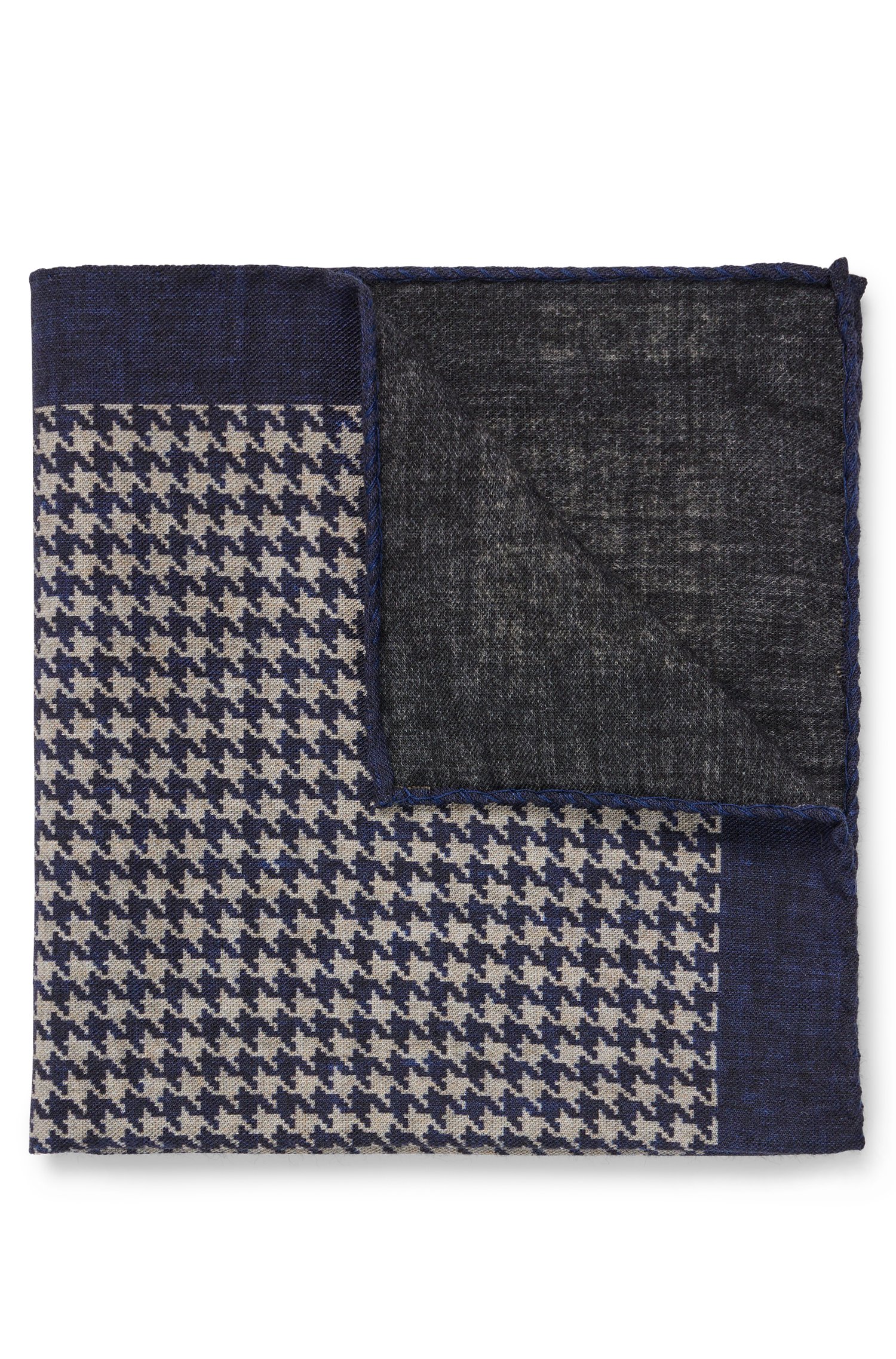цена Платок Hugo Boss Printed Pocket Square In Cotton And Wool, темно-синий/бежевый