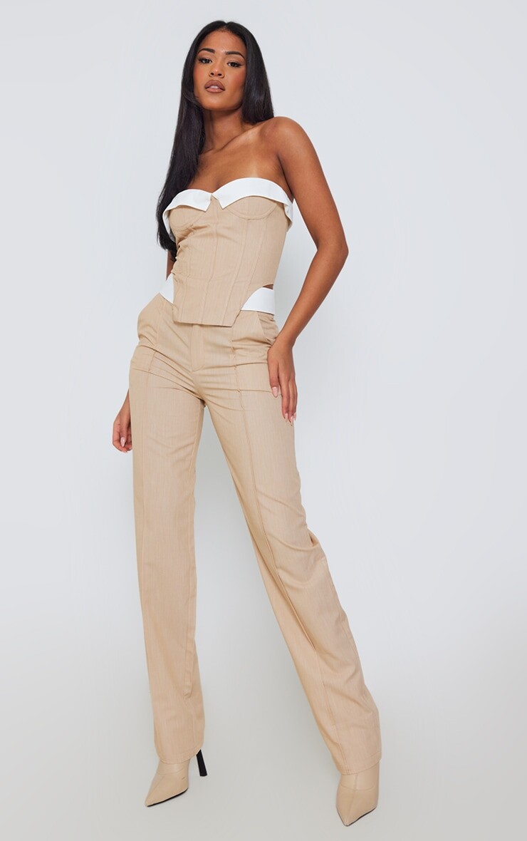 

PrettyLittleThing Высокие брюки строгого кроя с отложкой спереди