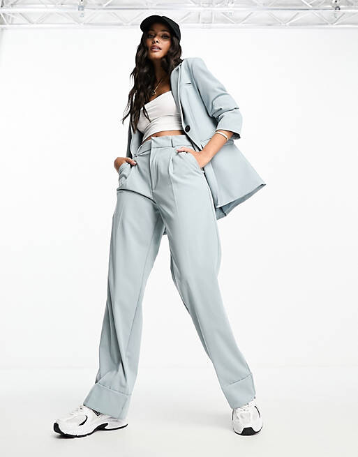 

Светло-голубые широкие брюки с вытачками Pull&Bear, Синий