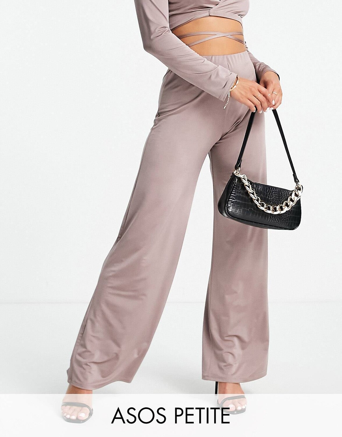 

Широкие брюки цвета мокко ASOS DESIGN Petite 00s из атласного трикотажа