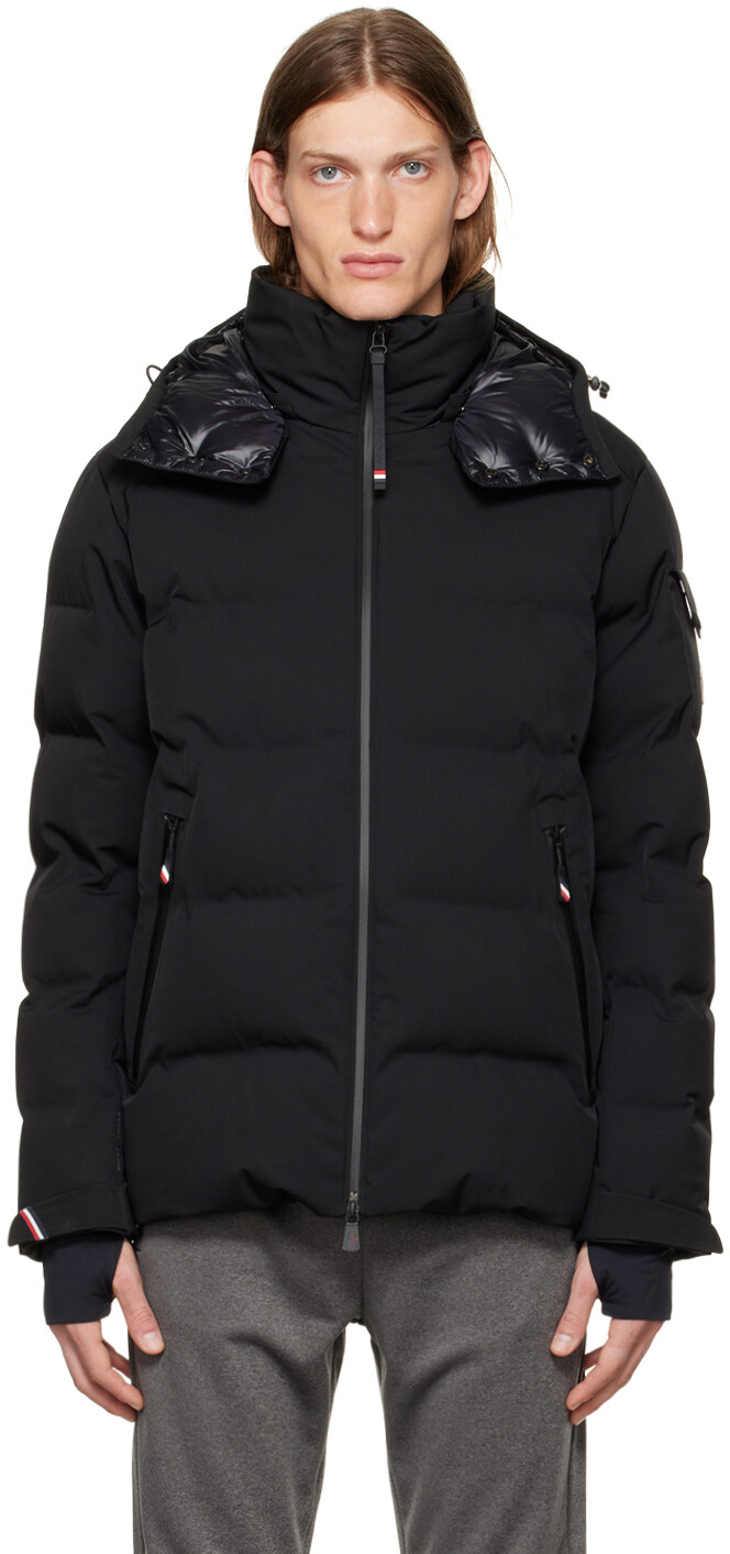 

Черный пуховик с нашивками Moncler Grenoble