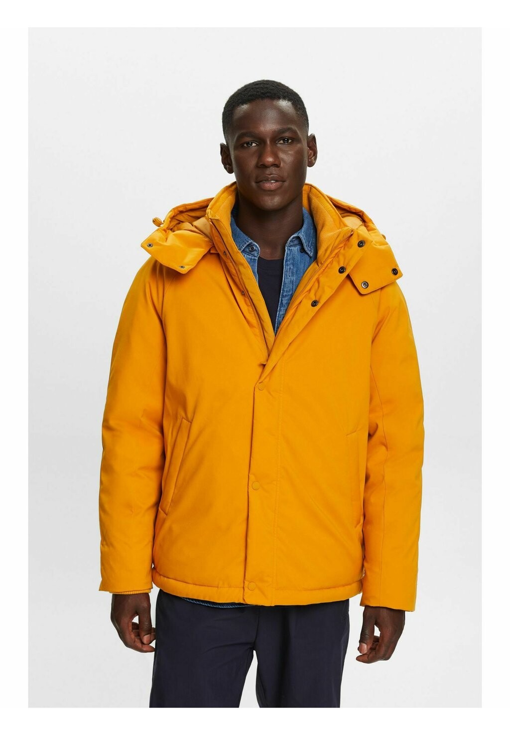 

Зимняя куртка КУРТКИ OUTDOOR WOVEN Esprit, медово-желтый