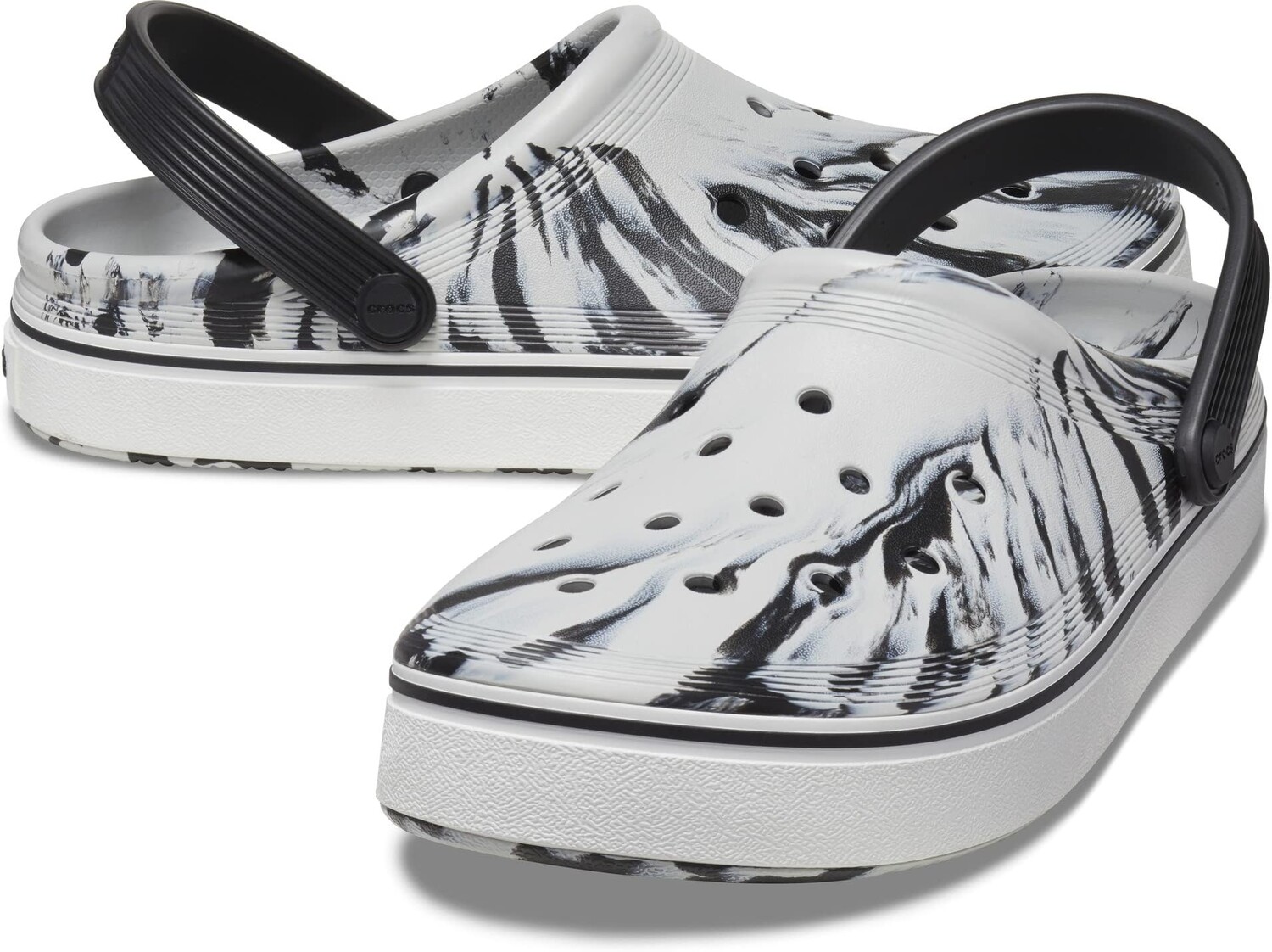 

Сабо Off Court Clog Crocs, цвет Black/White Marbled
