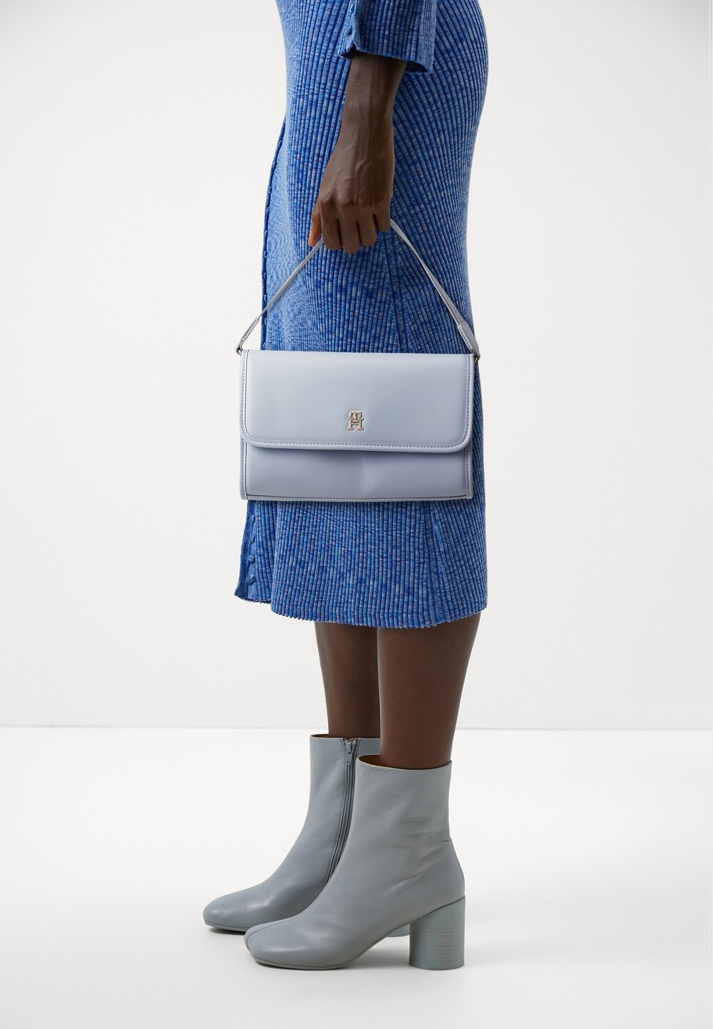 

Сумка MONOTYPE SHOULDER Tommy Hilfiger, цвет breezy blue