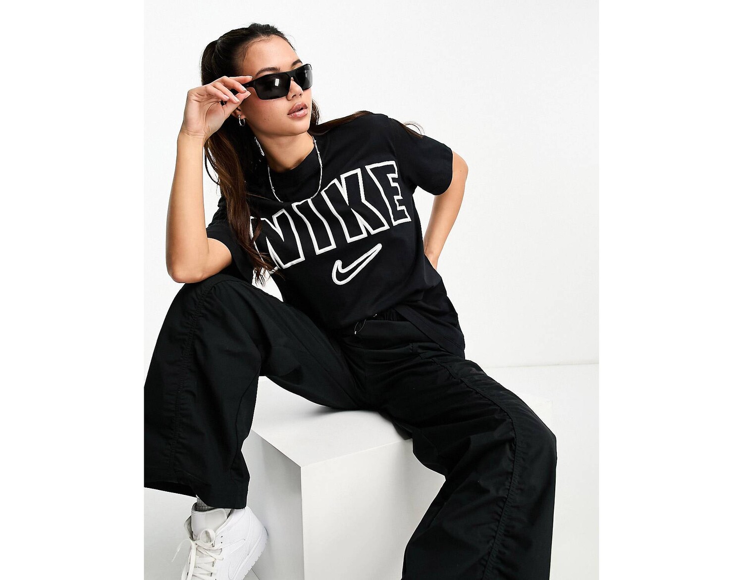 

Черная университетская футболка бойфренда Nike, Черный