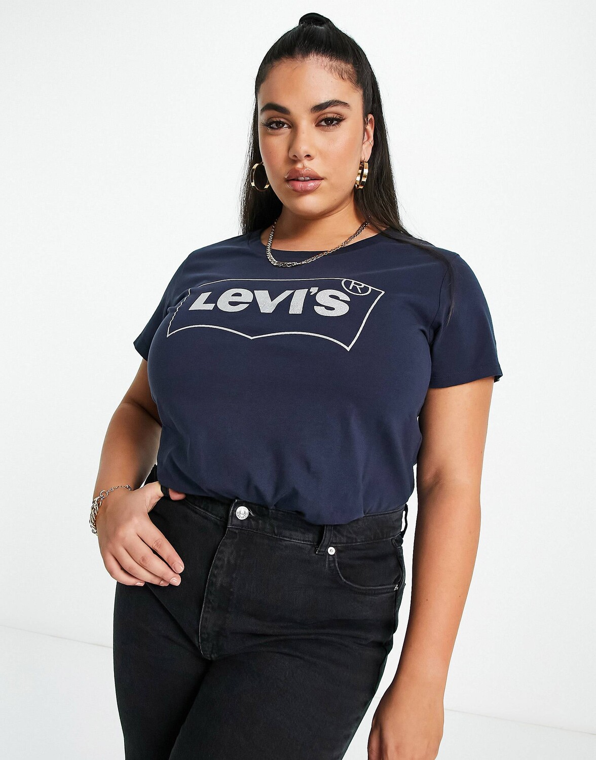 

Черная футболка с логотипом Levi's Plus в виде крыла летучей мыши, Черный