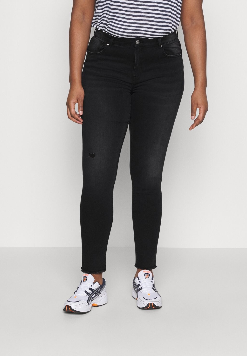 

Джинсы Skinny Fit ONLY Curve