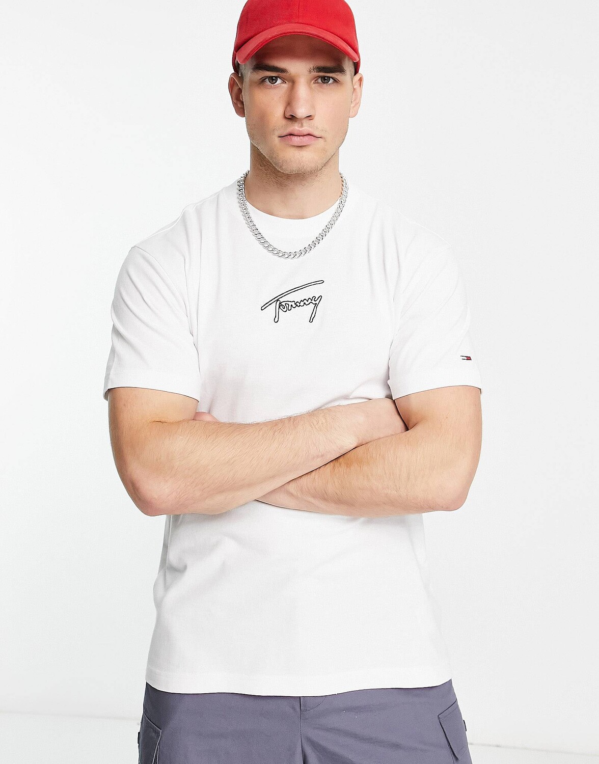 

Белая футболка классического кроя с центральным логотипом Tommy Jeans