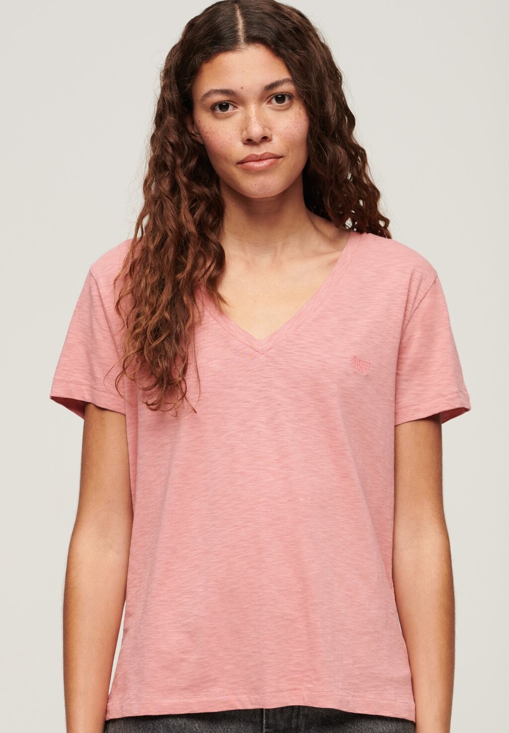 

Футболка базовая EMBROIDERED V-NECK Superdry, цвет dusty rose