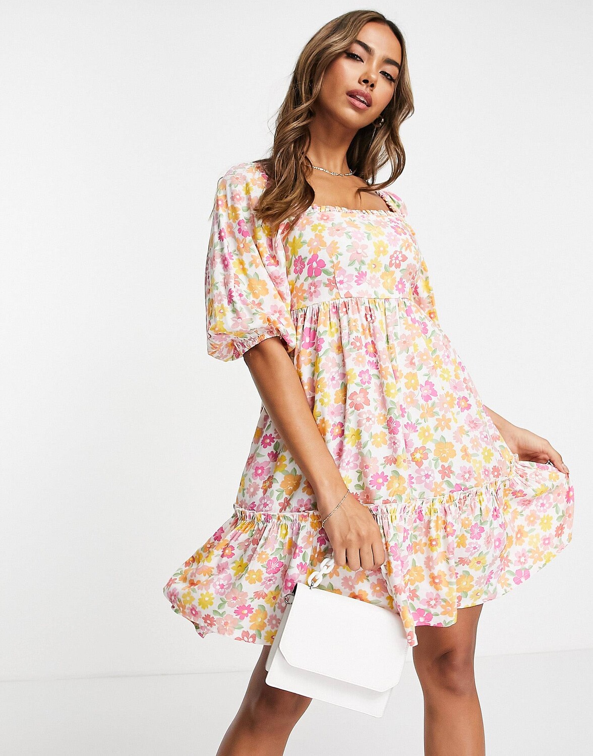 

Розовое многоярусное платье мини с цветочным принтом Miss Selfridge