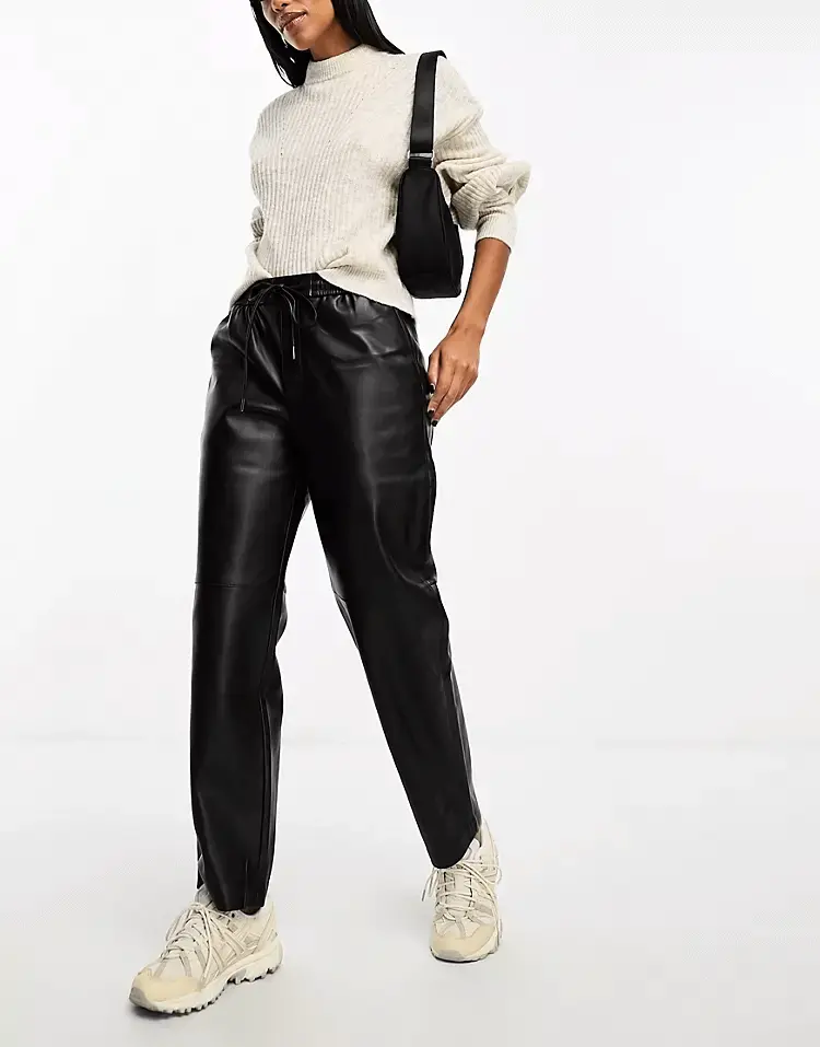 

Брюки Mango Elasticated Tie Waist Faux Leather Cigarette, черный