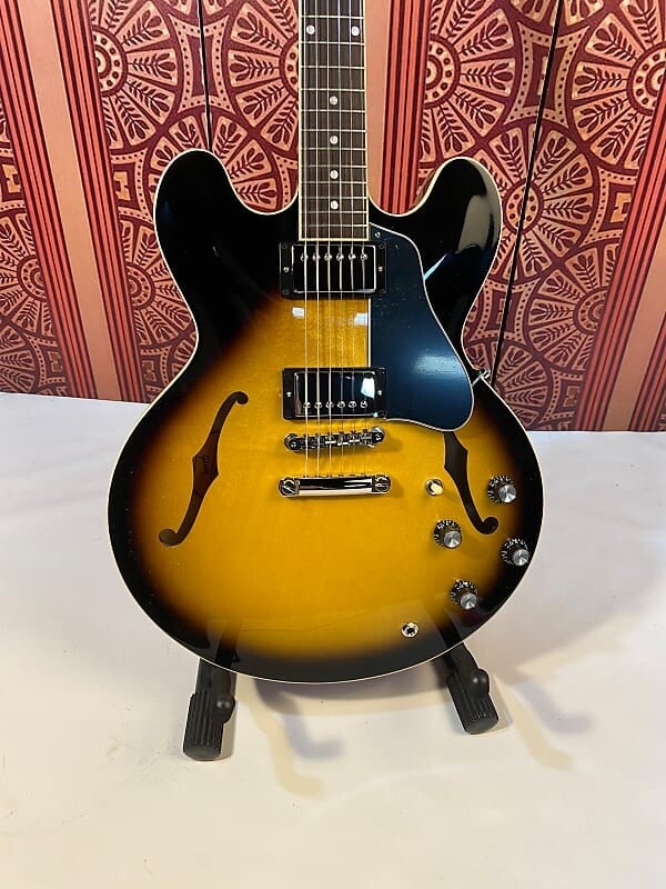 

Gibson ES-335 2022 - Vintage Burst с жестким корпусом