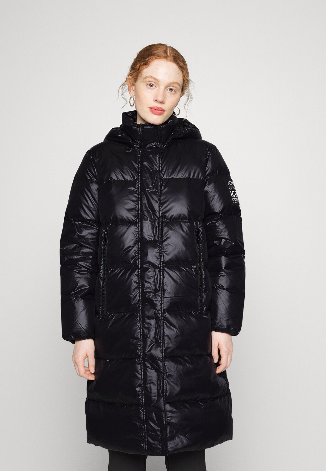 

Пуховик Armani Exchange, черный